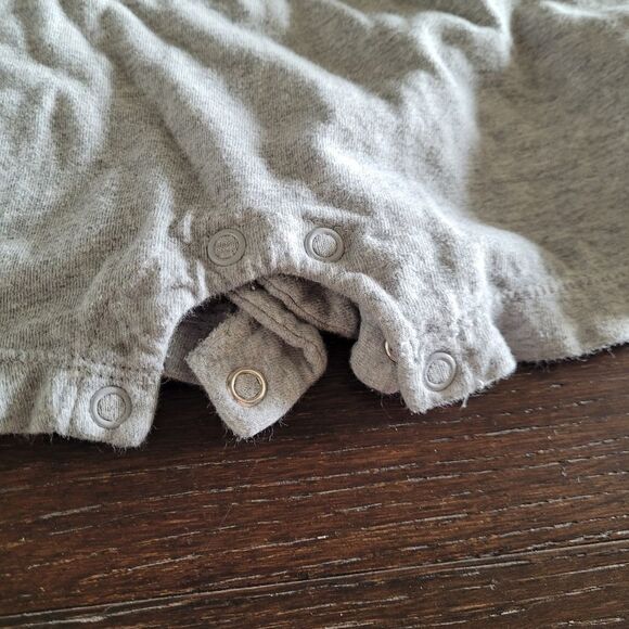 🤸‍♀️3 for 12🤸‍♂️ "Little Hunk" Moustache T-Shirt Onesie 9M - Picture 3 of 5